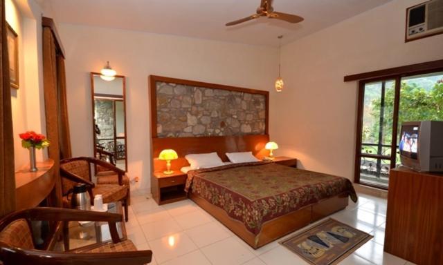 Corbett Suman Grand Hotel Corbett National Park Room photo