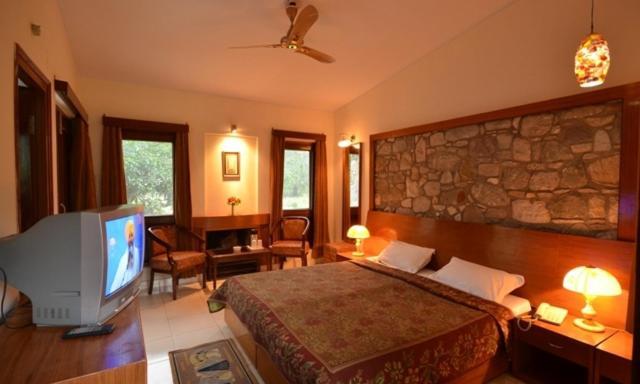 Corbett Suman Grand Hotel Corbett National Park Room photo